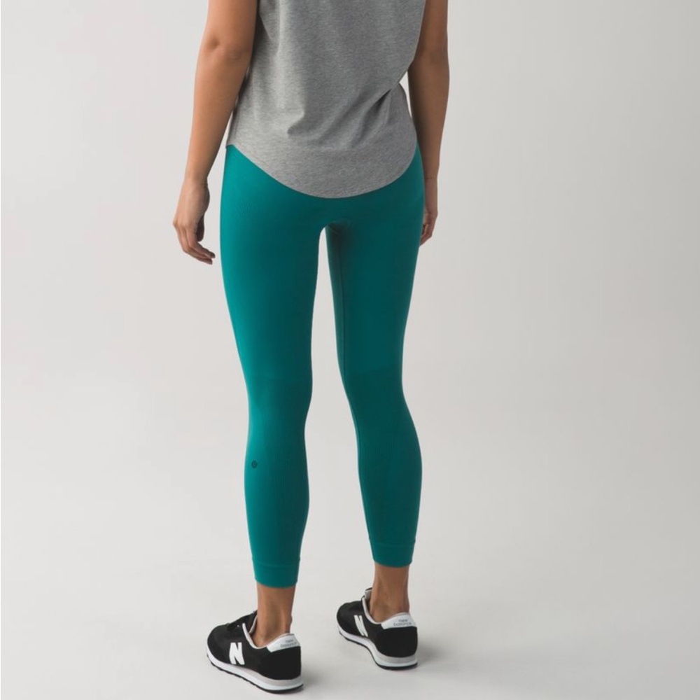 Lululemon zone in crop leggings